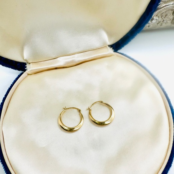 Vintage 14 KT Gold Small Hoop Earrings - Picture 13 of 13